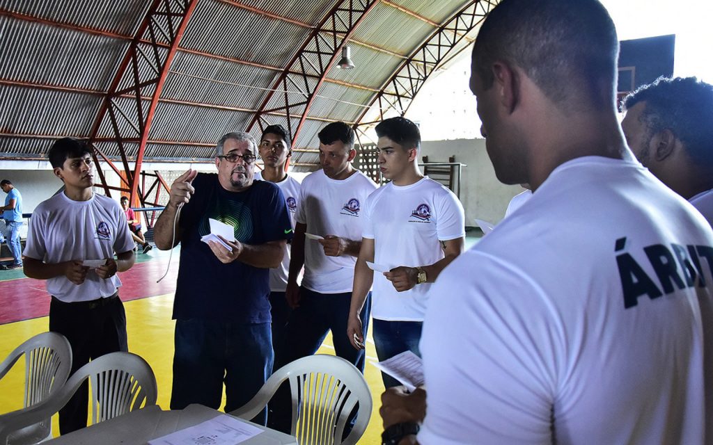 Presidente da CBBoxe ministra curso para árbitros e juízes no Amazonas