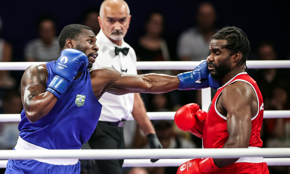 Wanderley Pereira acerta golpe em haitiano; ele deve ser presença no Mundial de Boxe de Liverpool, da World Boxing